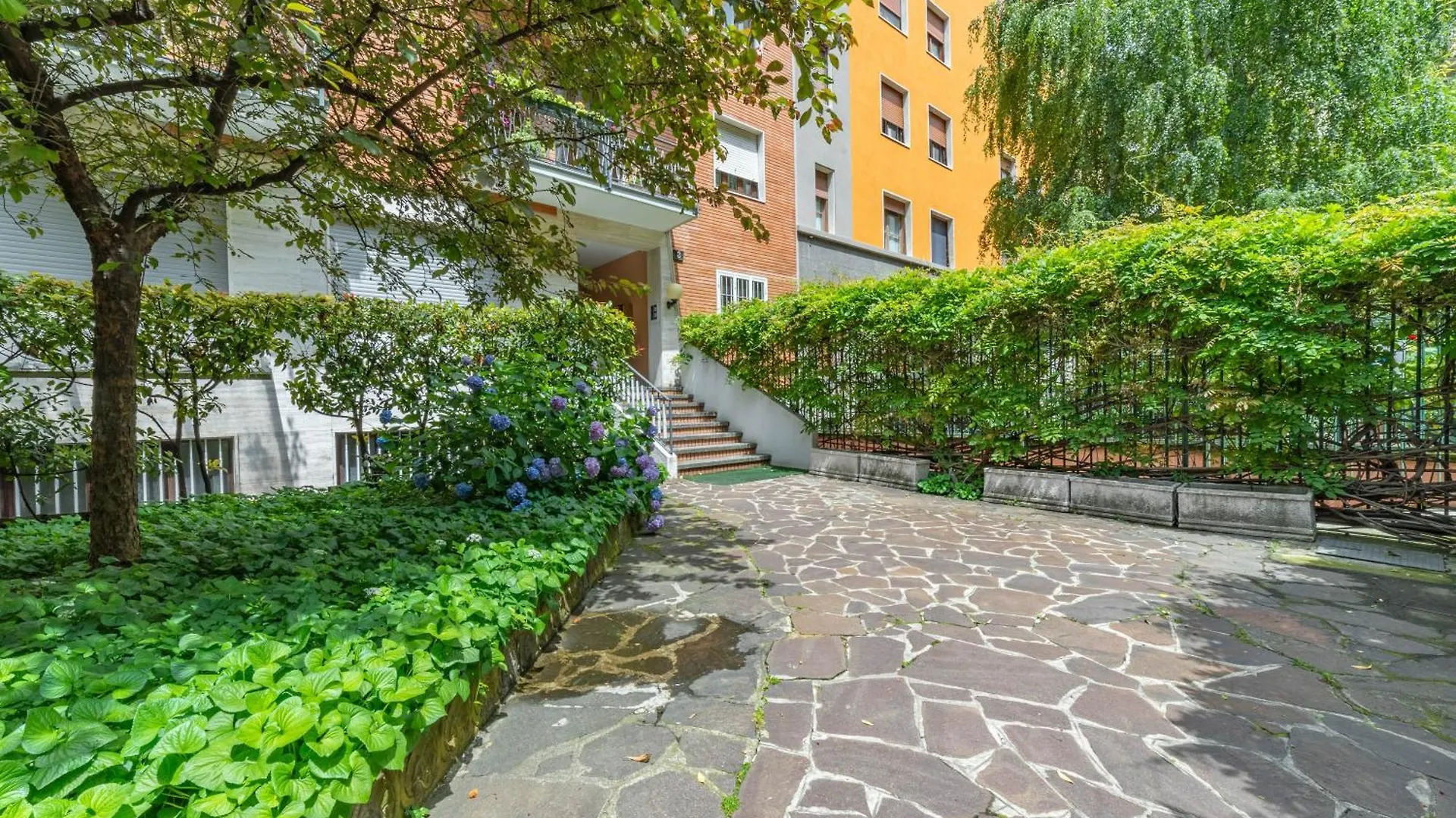 500 M From Corso Sempione, Close To Metro M5 Milano